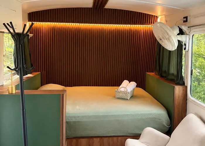 Apartment Bajo El Arbol Converted Bus Experience Near Airport Liberia